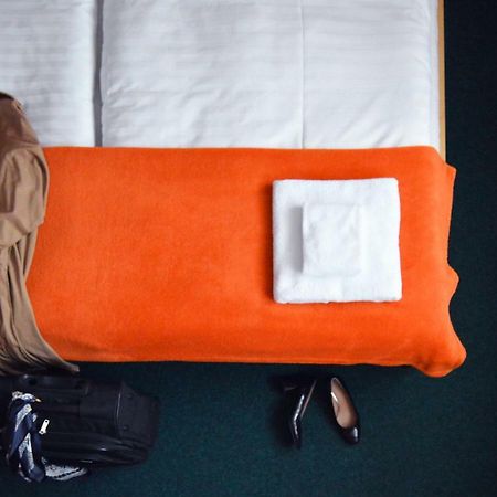 Motel Gombas Eksteriør billede