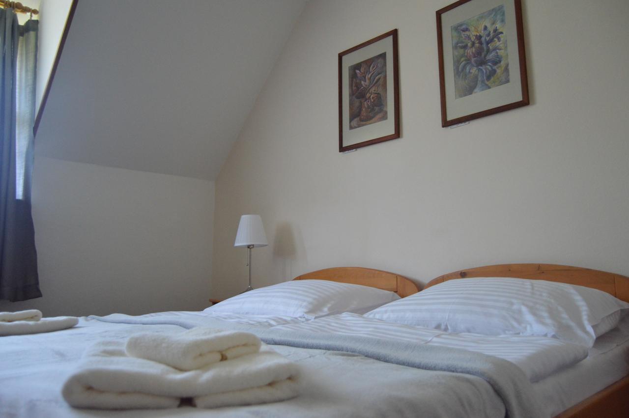 Motel Gombas Eksteriør billede