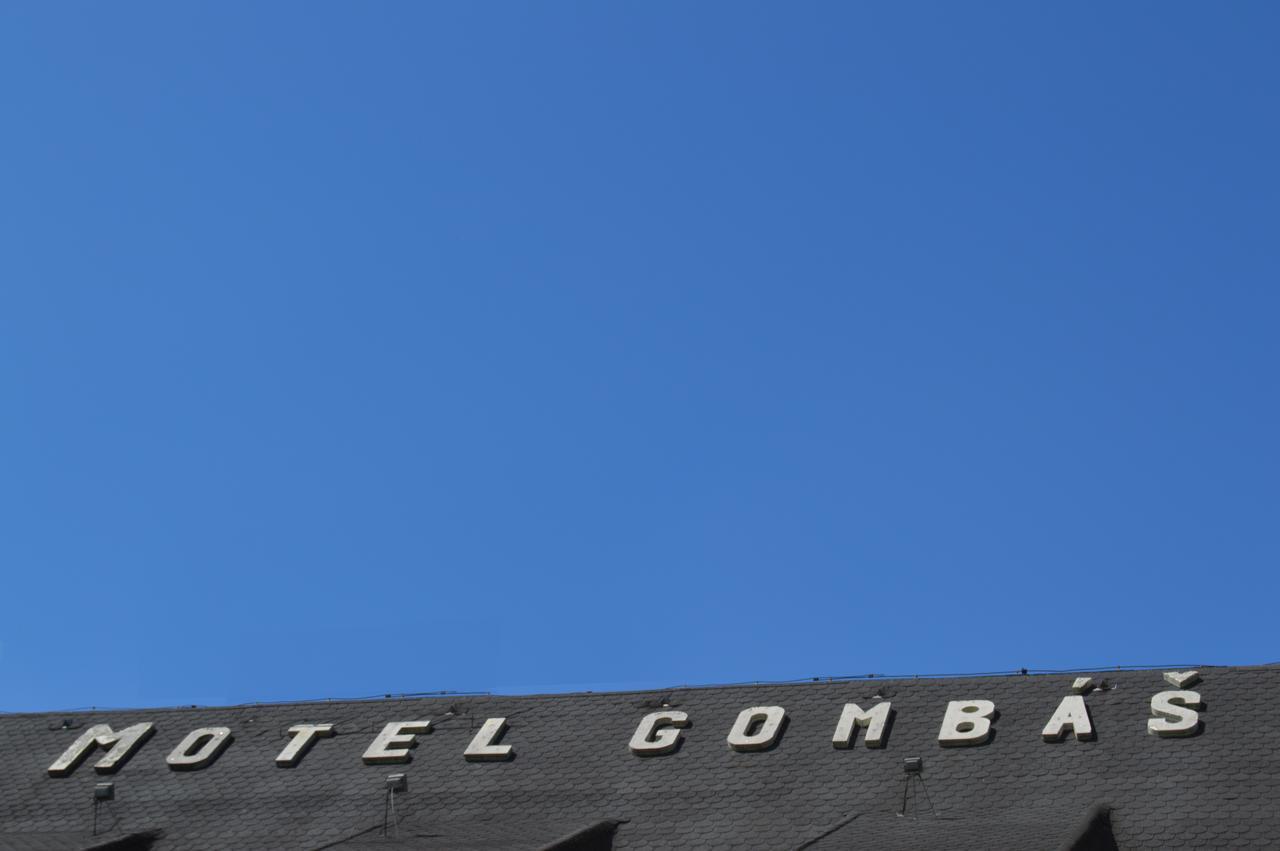 Motel Gombas Eksteriør billede