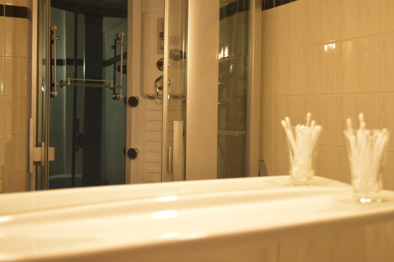 Motel Gombas Eksteriør billede