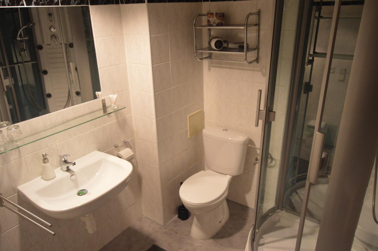 Motel Gombas Eksteriør billede