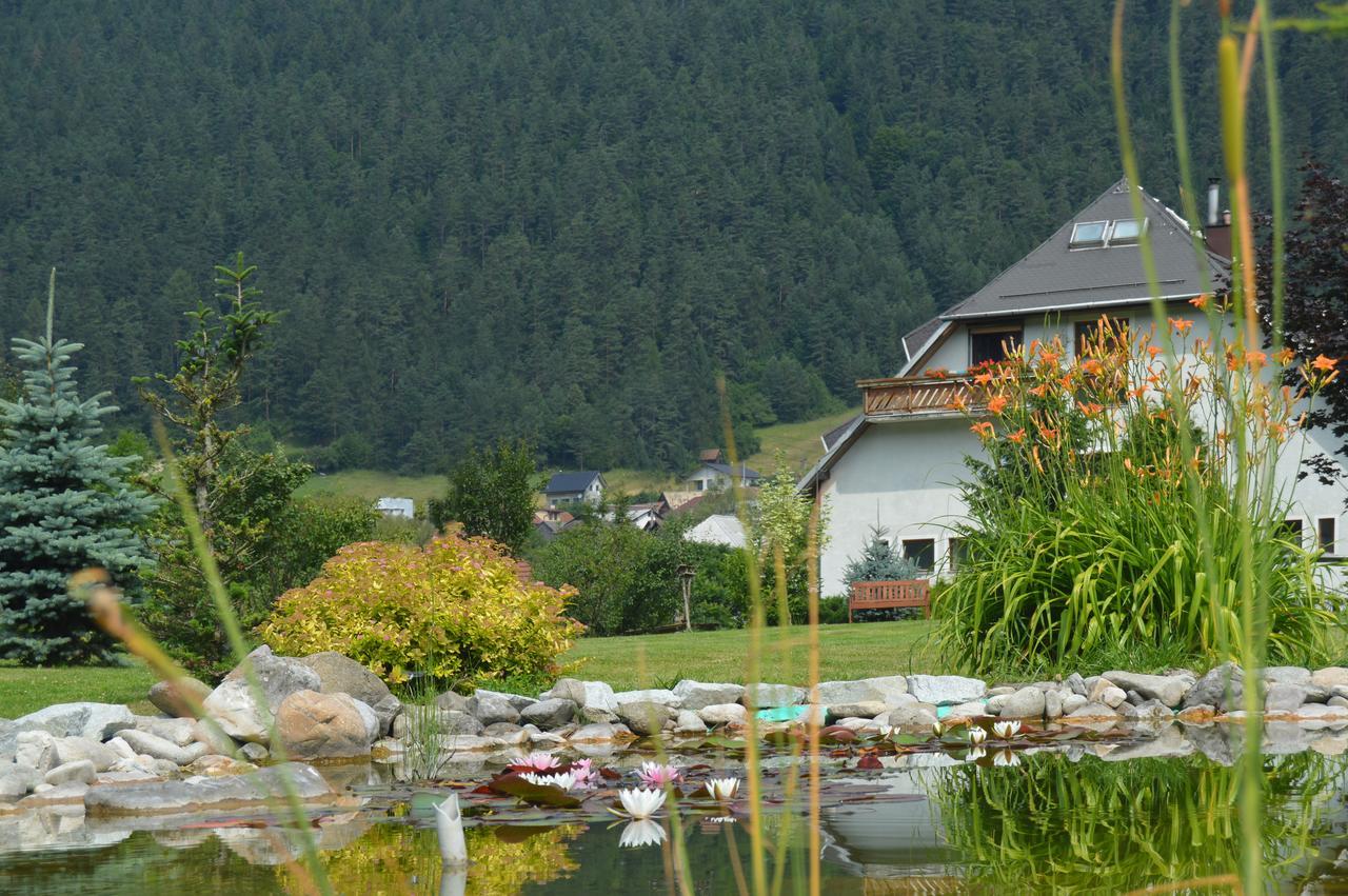 Motel Gombas Eksteriør billede