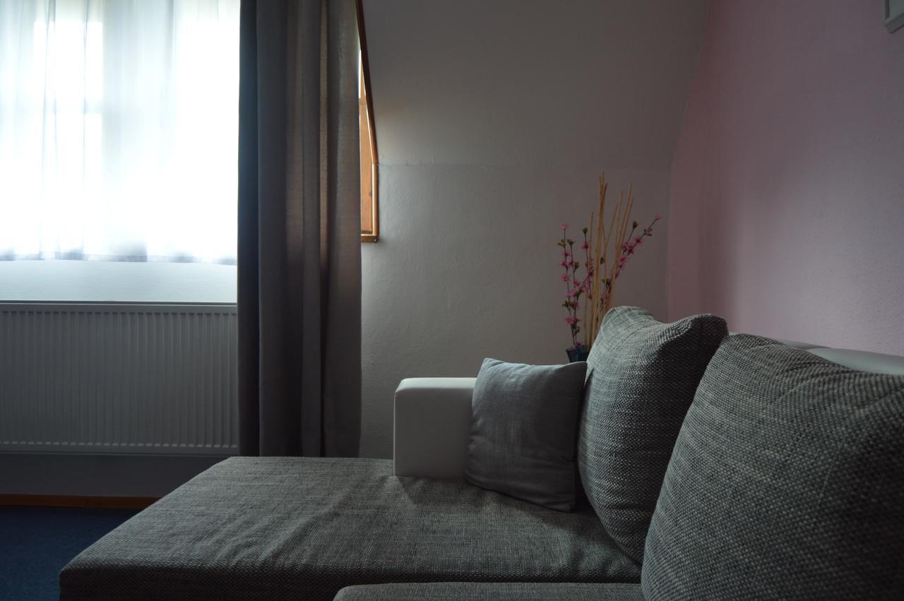 Motel Gombas Eksteriør billede